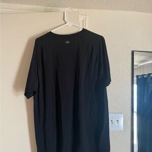 ALO Yoga Men's Black T-Shirt